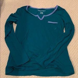 Green and light blue pajama top • Women’s
